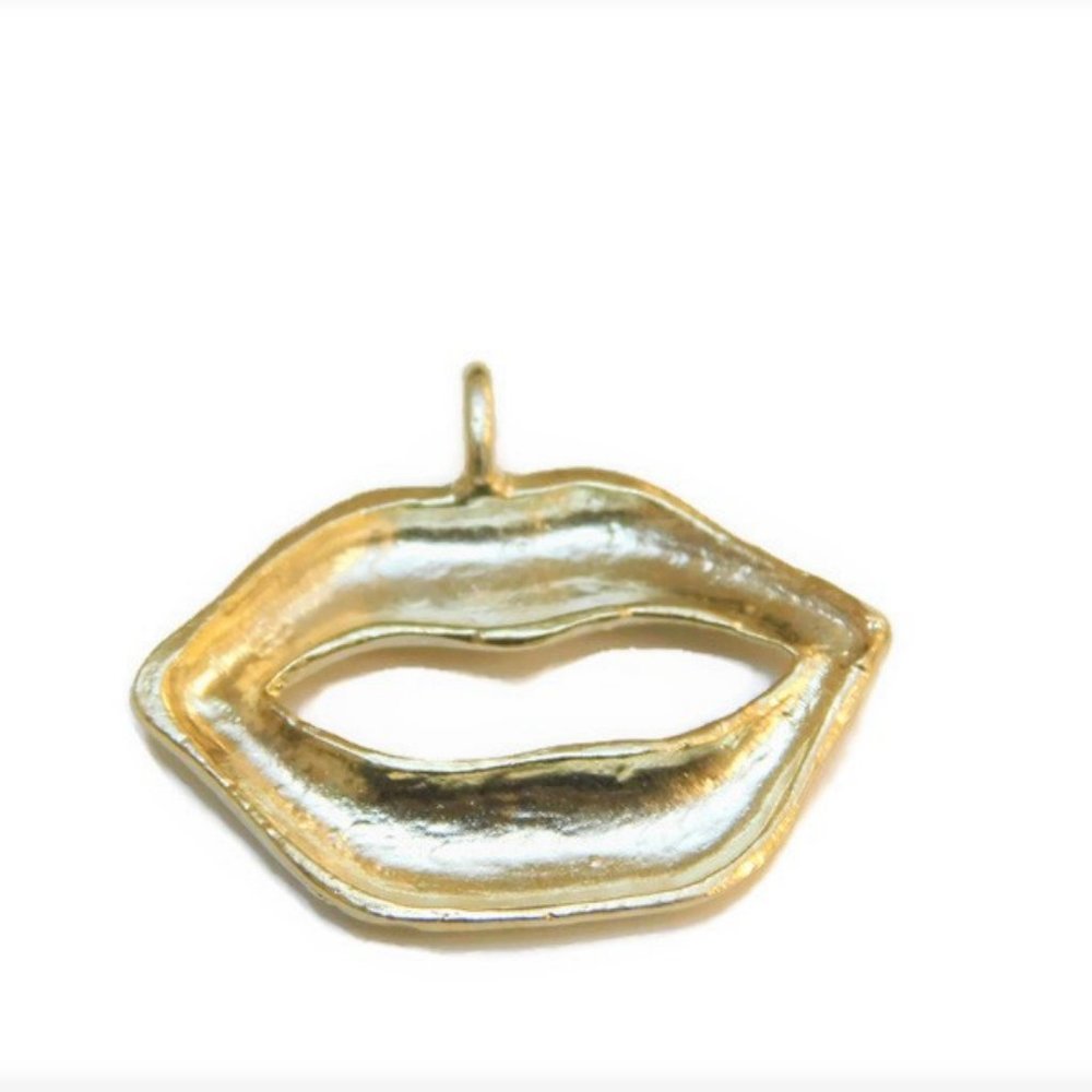Lusciouse Lip Pendant 14k Yellow Gold!! - Picture 3 of 3